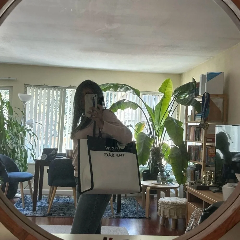 Kate Spade New York x Target Tote IT'S IN THE BAG Color Block White & BLack ❤️❤️